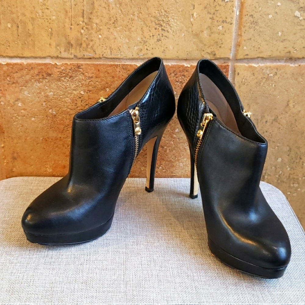 Micheal Michael Kors, 7.5 black leather platform stiletto booties